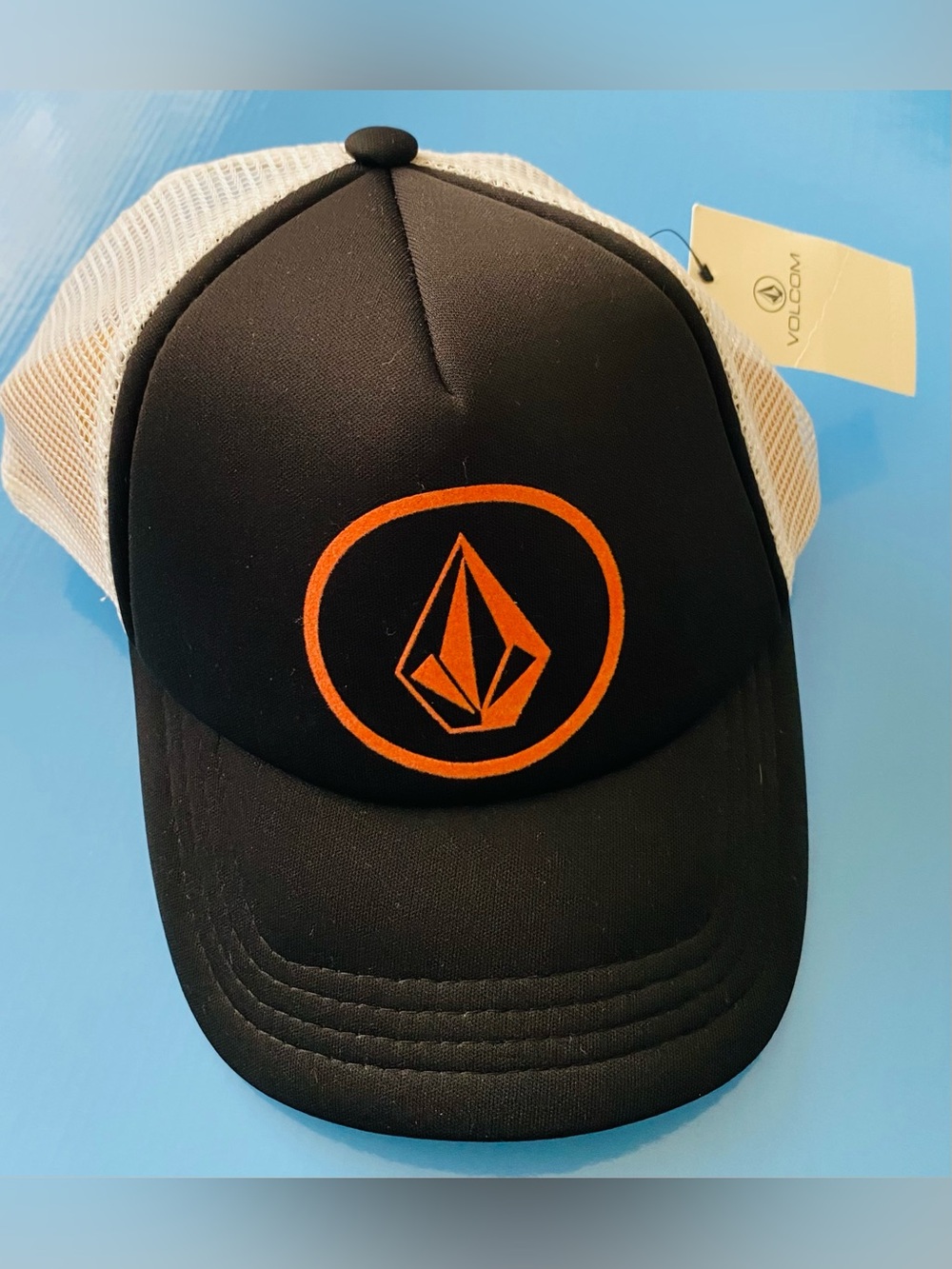 BRAND NEW w/tag! VOLCOM trucker hat